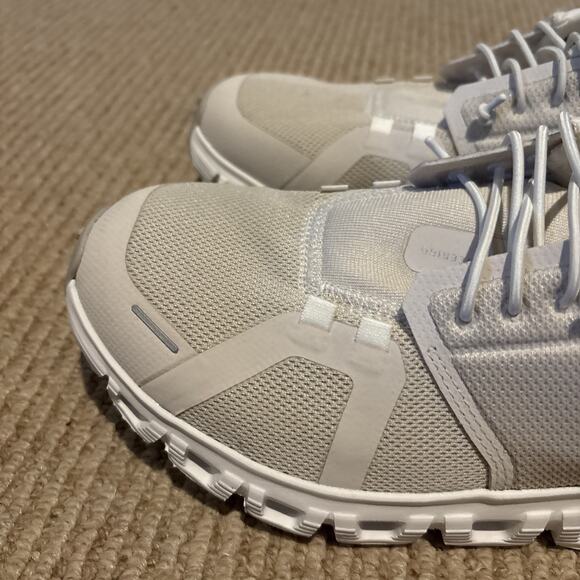 On Running Light Gray Athletic Shoes perfect condition I need a 7 - Picture 11 of 13